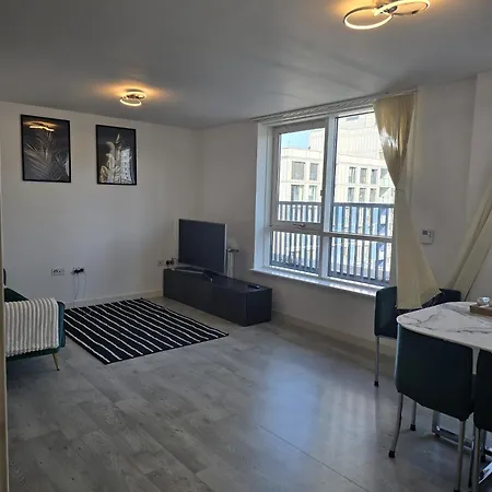 Cozy Apartment - 5 Mins From The Tube